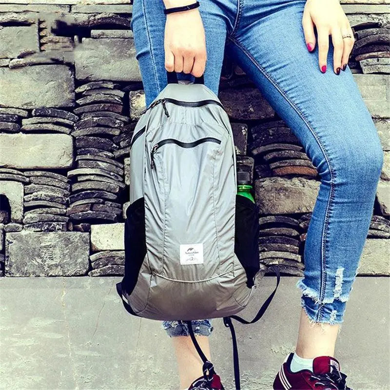 Mochila Dobrável Naturehike de 18L com Tecido Impermeável 30D e Zíper YKK Selado